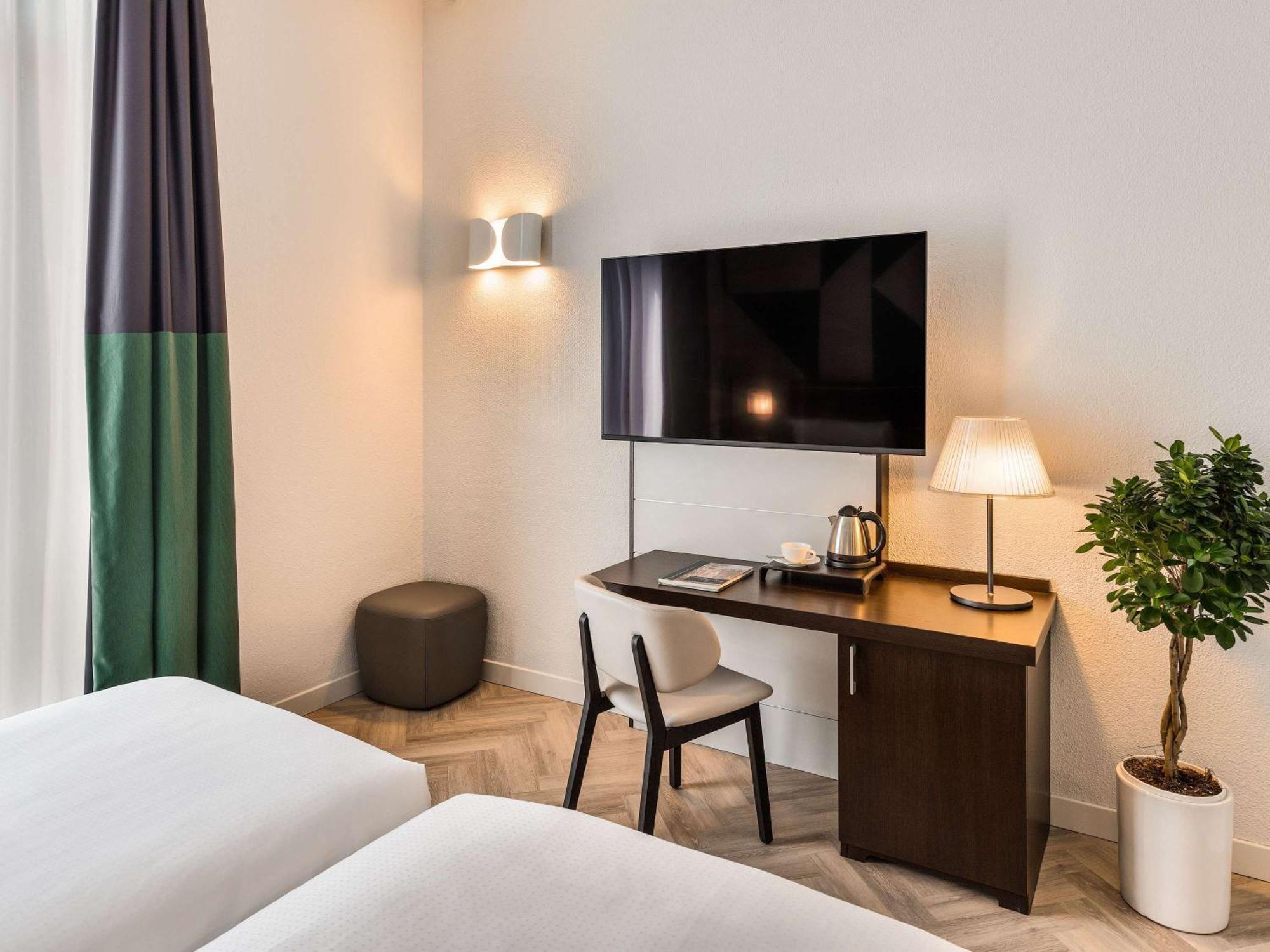 Mercure Napoli Centro Angioino Eksteriør billede